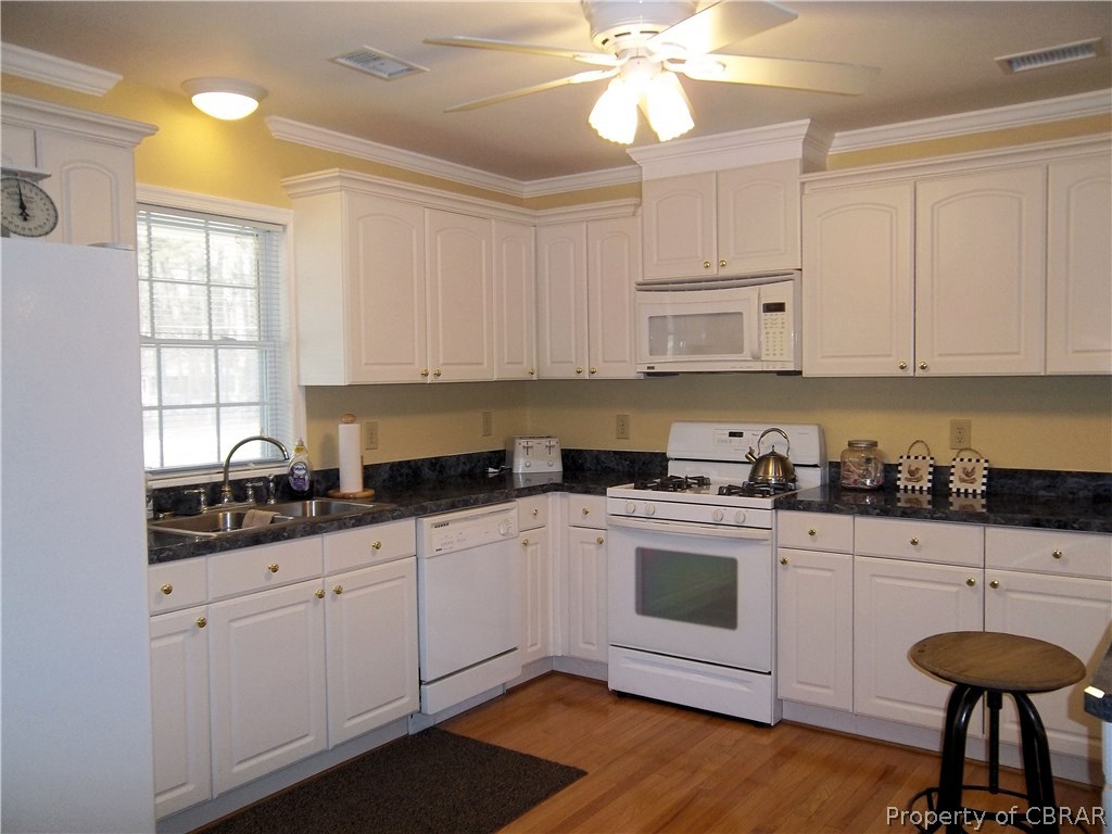 1231 Coachpoint Road Hartfield, VA 23071 - Photo 9 of 12