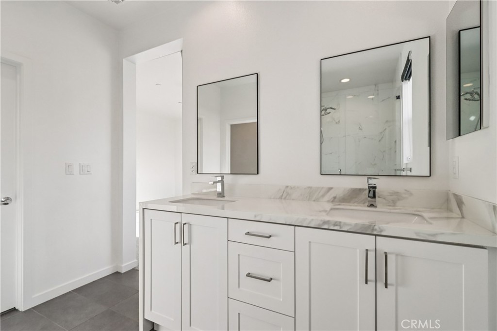170 Fable Irvine, CA 92618 - Photo 5 of 27 a bathroom with a granite countertop sink double and mirror