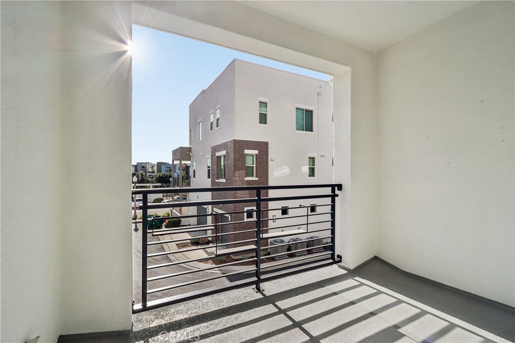 170 Fable Irvine, CA 92618 - Photo 6 of 27 a view of a hallway with entryway