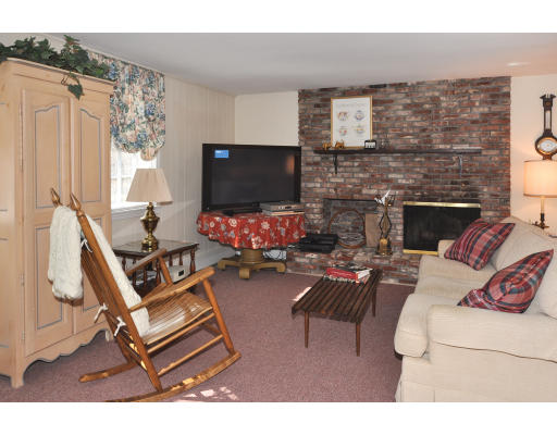 66 Border Road Concord, MA 01742 - Photo 4 of 7