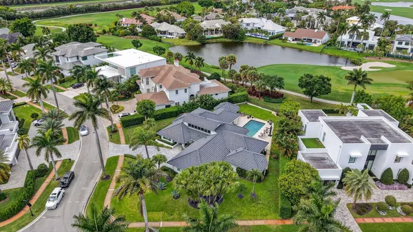 an aerial view of house with yard and lake view