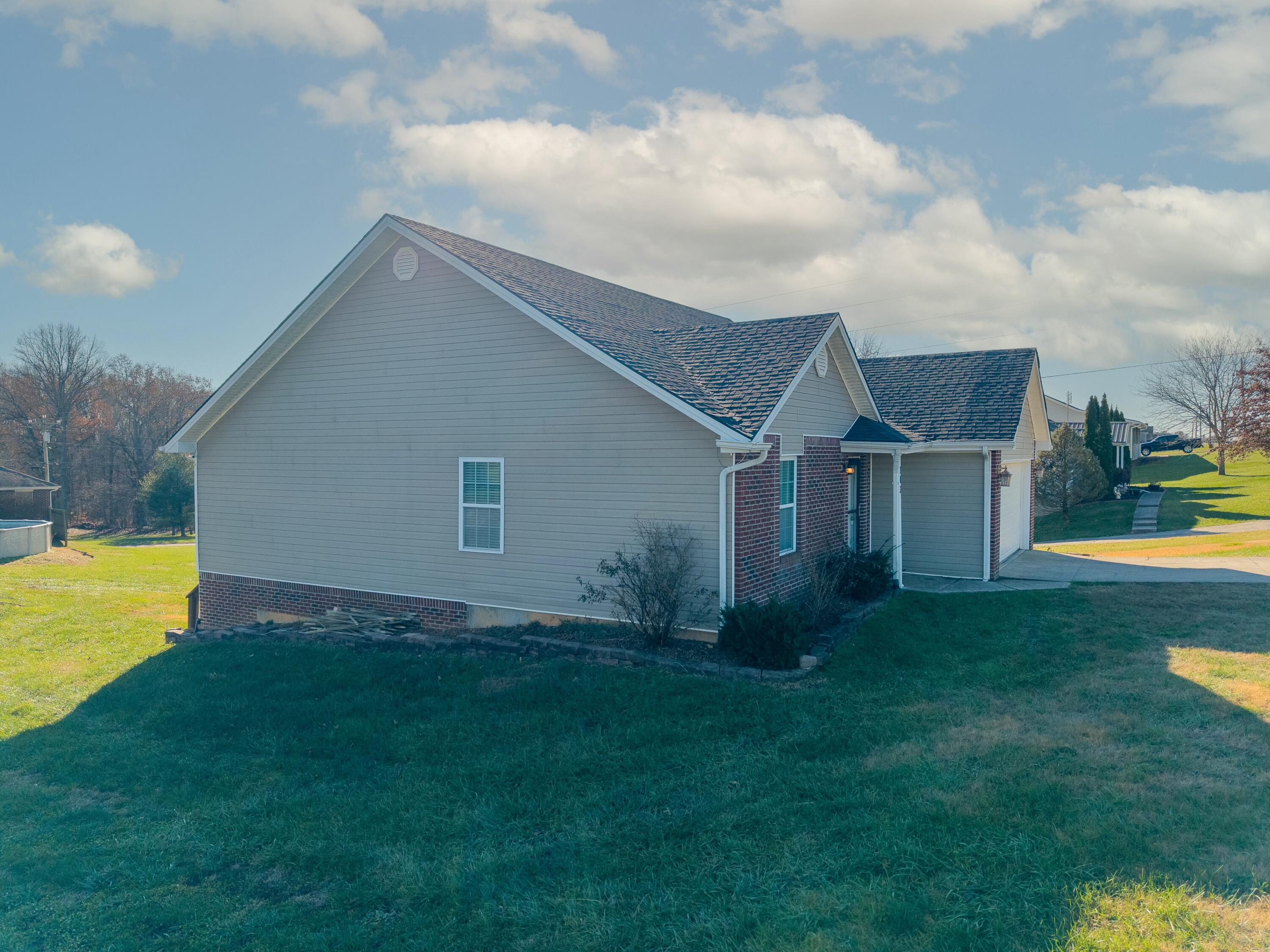 703 East Langdon Road Science Hill, KY 42553 - Photo 3 of 55 tempImagesCqgWy