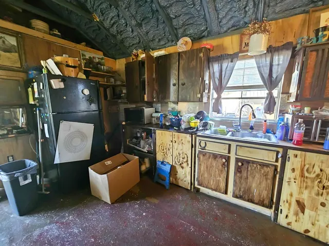 $155,000 | 301 Anderson County Road 1370, Palestine, TX 75801