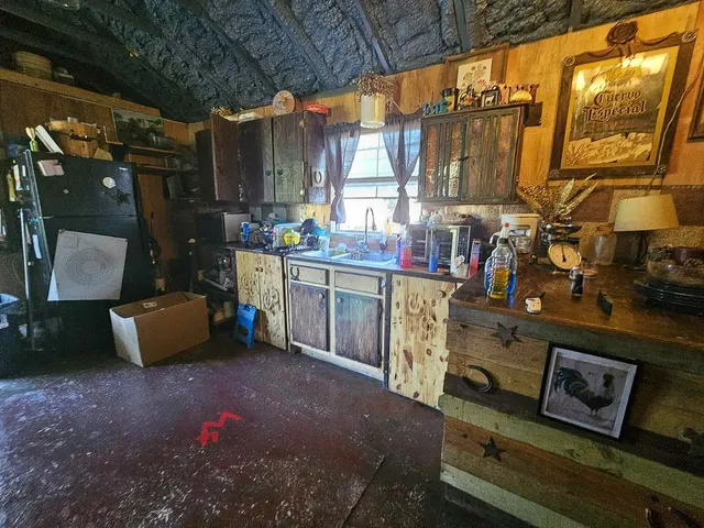 $155,000 | 301 Anderson County Road 1370, Palestine, TX 75801