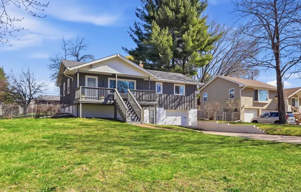 $349,900 | 6950 35th Street North, Oakdale, MN 55128