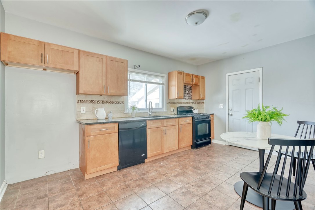 883 Brown Road Irondequoit, NY 14622 - Photo 17 of 41