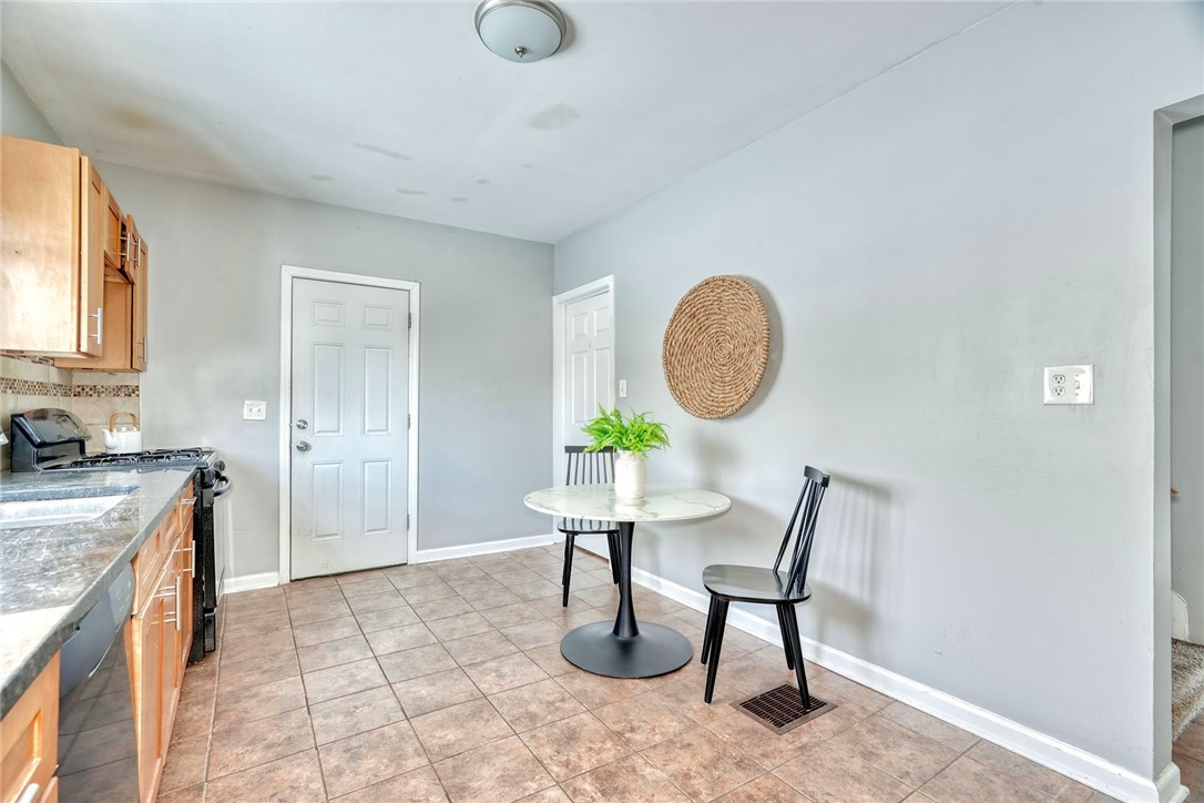 883 Brown Road Irondequoit, NY 14622 - Photo 18 of 41