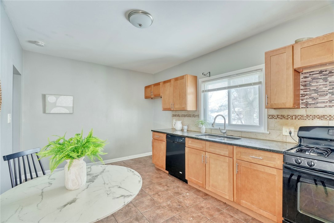 883 Brown Road Irondequoit, NY 14622 - Photo 20 of 41