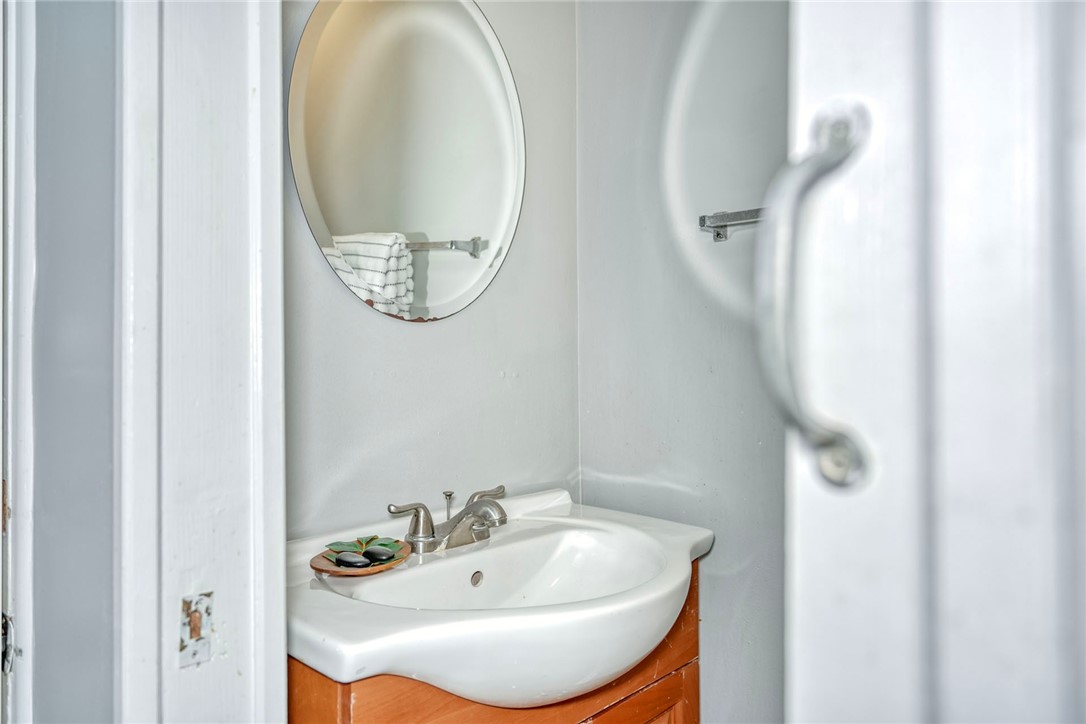 883 Brown Road Irondequoit, NY 14622 - Photo 21 of 41