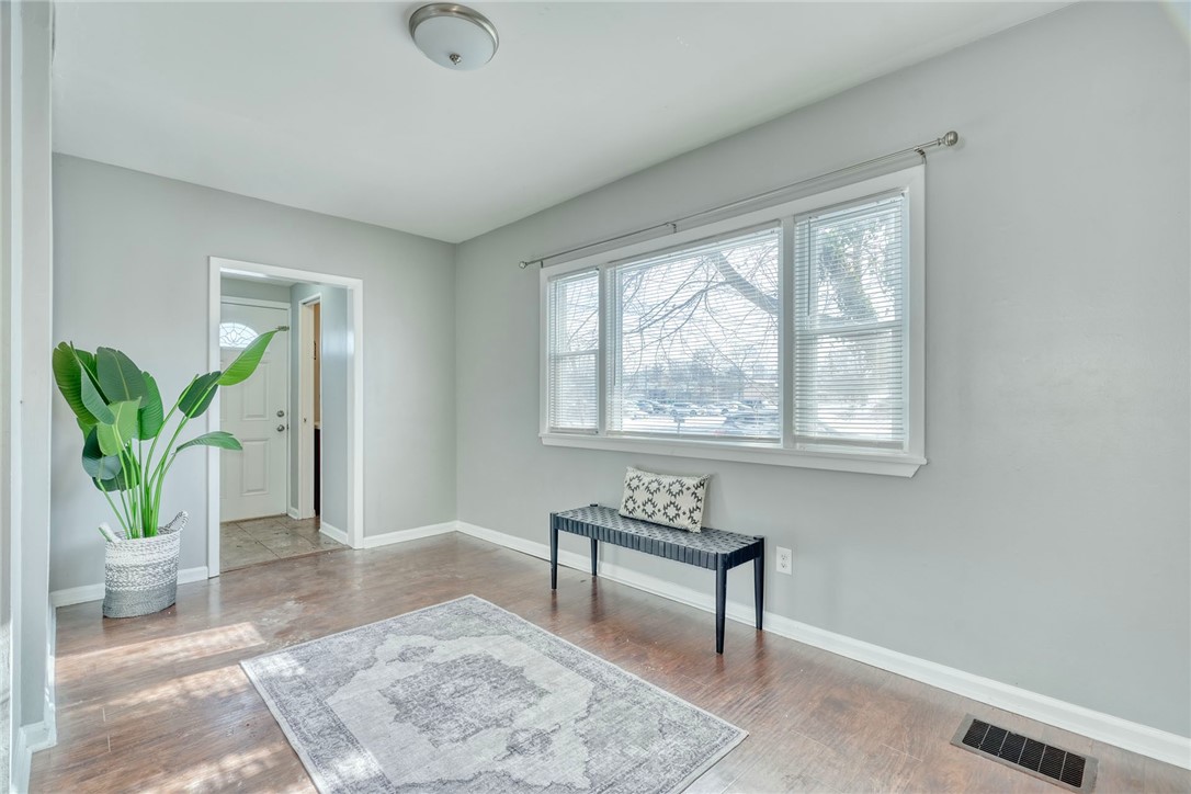 883 Brown Road Irondequoit, NY 14622 - Photo 8 of 41