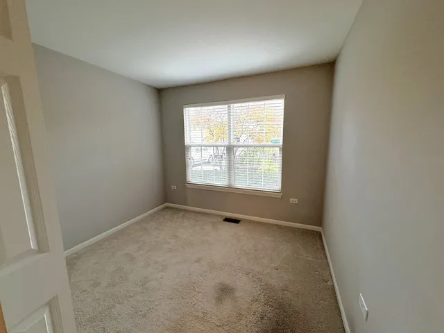 $2,400 | 1978 Gary Court, Unit B, Schaumburg, IL 60193