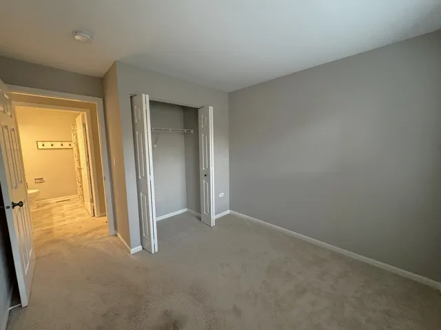 $2,400 | 1978 Gary Court, Unit B, Schaumburg, IL 60193