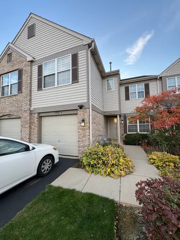 $2,400 | 1978 Gary Court, Unit B, Schaumburg, IL 60193