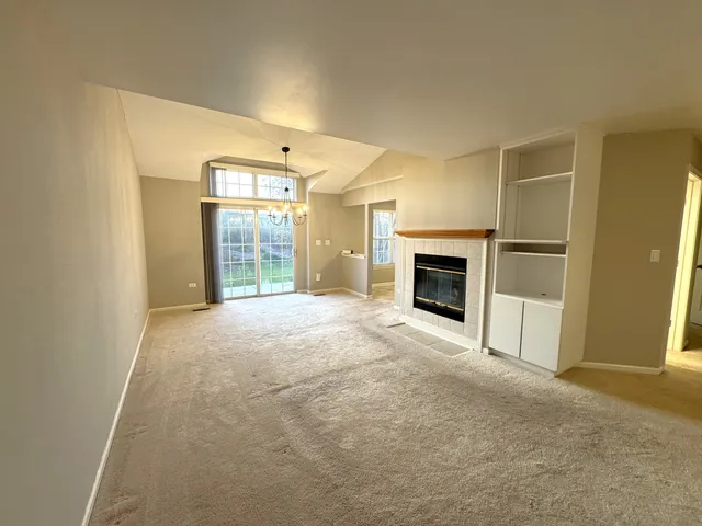 $2,400 | 1978 Gary Court, Unit B, Schaumburg, IL 60193