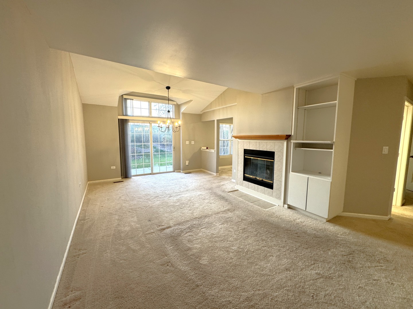 1978 Gary Court, Unit B Schaumburg, IL 60193 - Photo 3 of 18