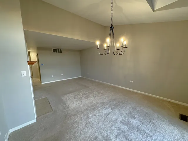 $2,400 | 1978 Gary Court, Unit B, Schaumburg, IL 60193