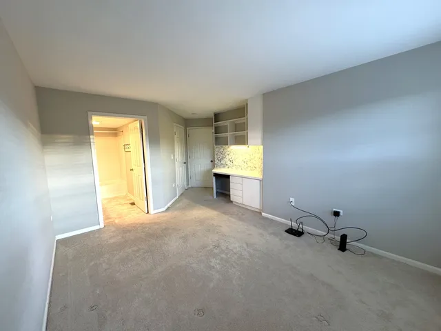 $2,400 | 1978 Gary Court, Unit B, Schaumburg, IL 60193