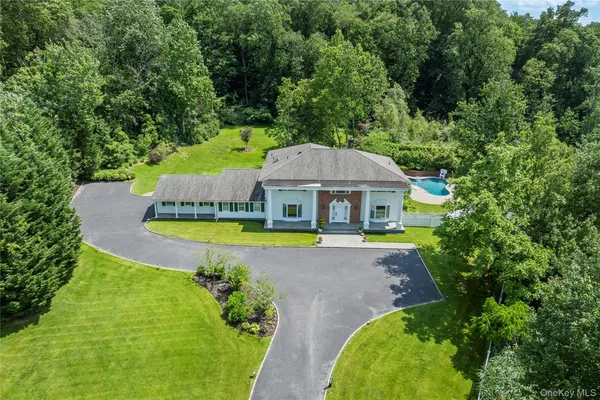 $4,125,000 | 25 Montrose Court, Roslyn, NY 11576