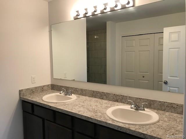 1491 Secretariat Way Howell, MI 48843 - Photo 6 of 8 Master Bath 2.jpg