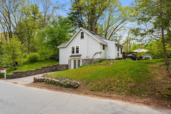 $770,000 | 40 Lake Drive, Hamilton, MA 01982