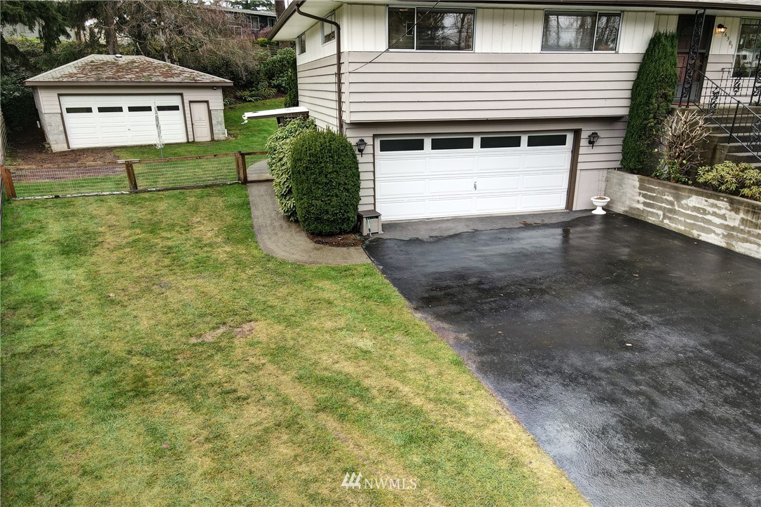 16301 Southeast 131st Place Renton, WA 98059 - Photo 4 of 24 Gallery Image 4