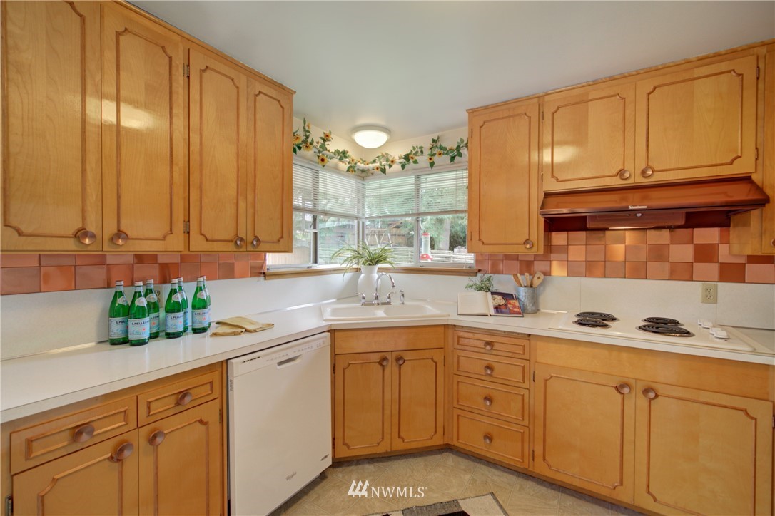 16301 Southeast 131st Place Renton, WA 98059 - Photo 10 of 24 Gallery Image 10