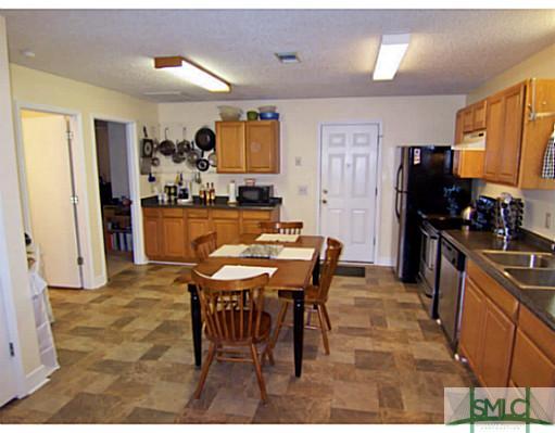 1139 Old Augusta Road South Rincon, GA 31326 - Photo 8 of 25 Breakfast Area. Great space in Kitchen for large B