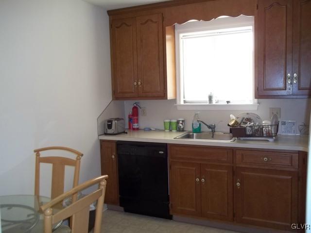 911 Cold Spring Road, Unit 7 Allentown, PA 18103 - Photo 8 of 15 Gallery Image 8