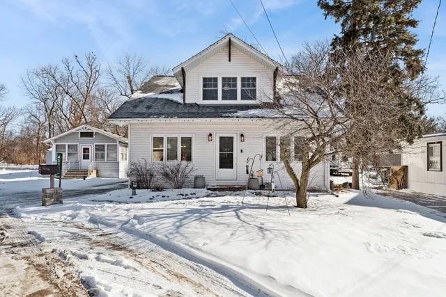 $299,900 | 43225 Lakeside, Antioch, IL 60002