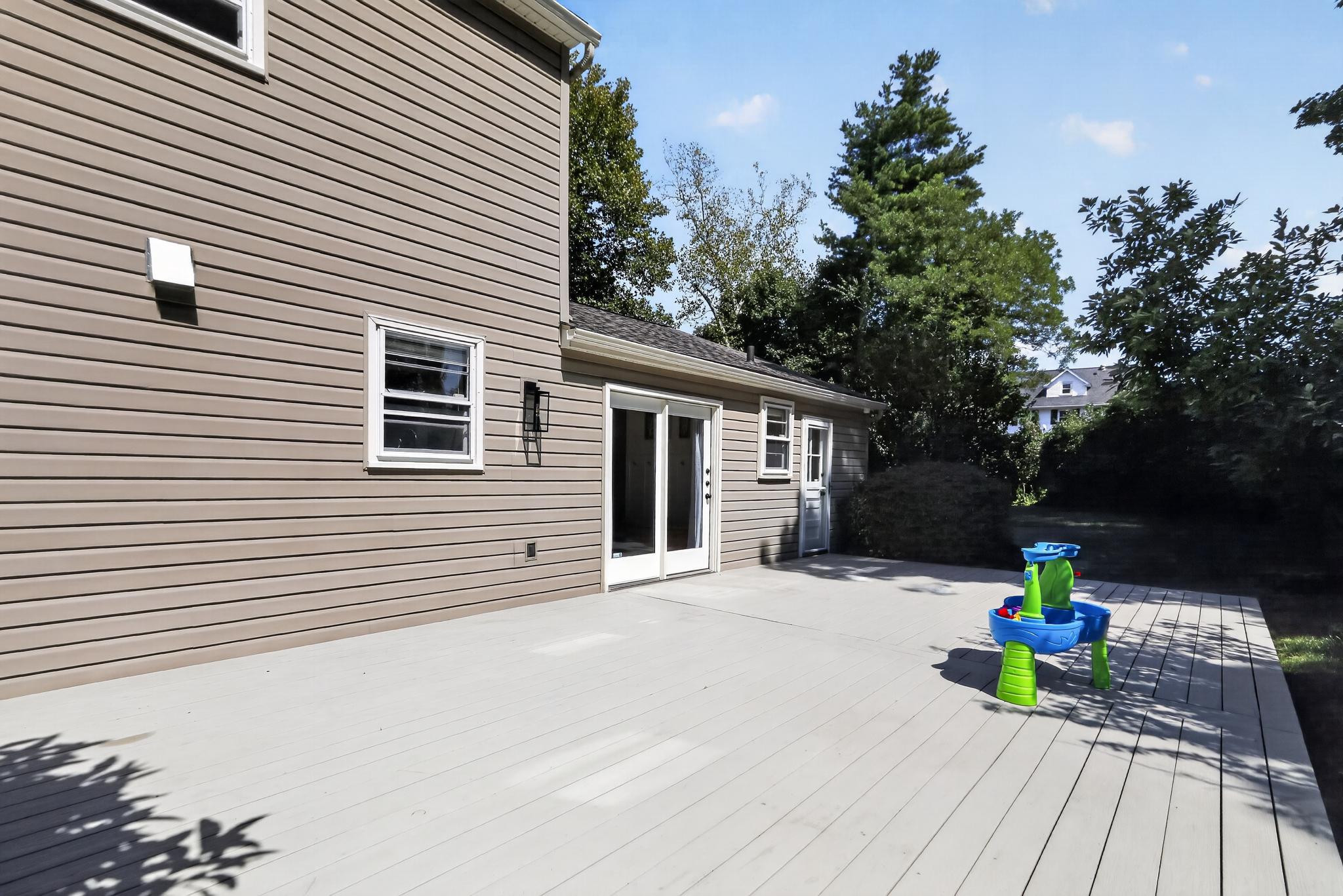 150 Cassatt Road Berwyn, PA 19312 - Photo 22 of 47 Expansive composite deck