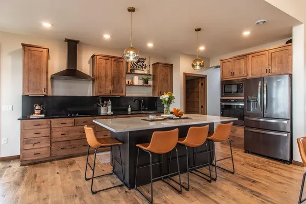 $1,800,000 | 12797 Old North Shore Drive, Spicer, MN 56288