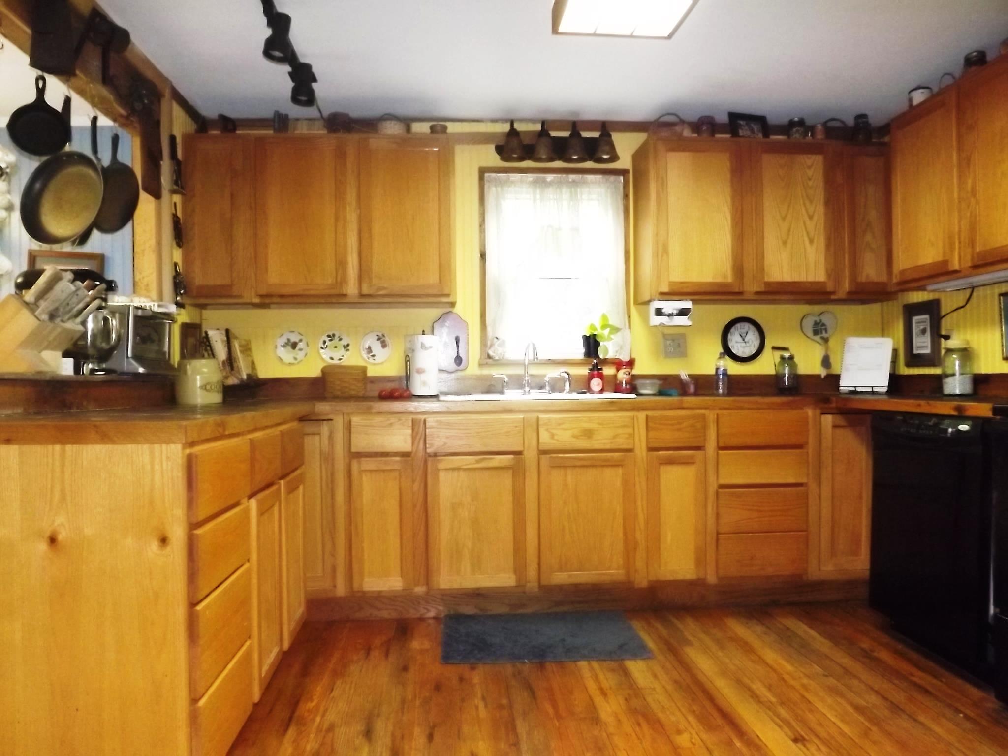 540 Parker Road Manchester, TN 37355 - Photo 18 of 30 a kitchen with sink cabinets and appliances