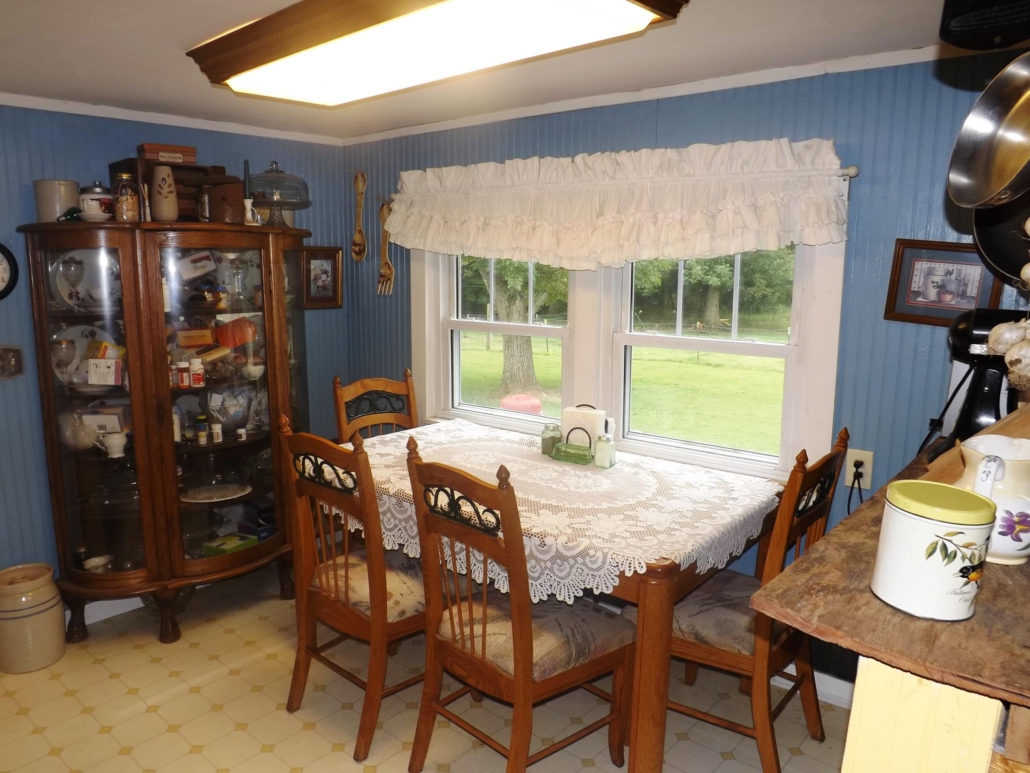 540 Parker Road Manchester, TN 37355 - Photo 20 of 30 a dining room with furniture and window