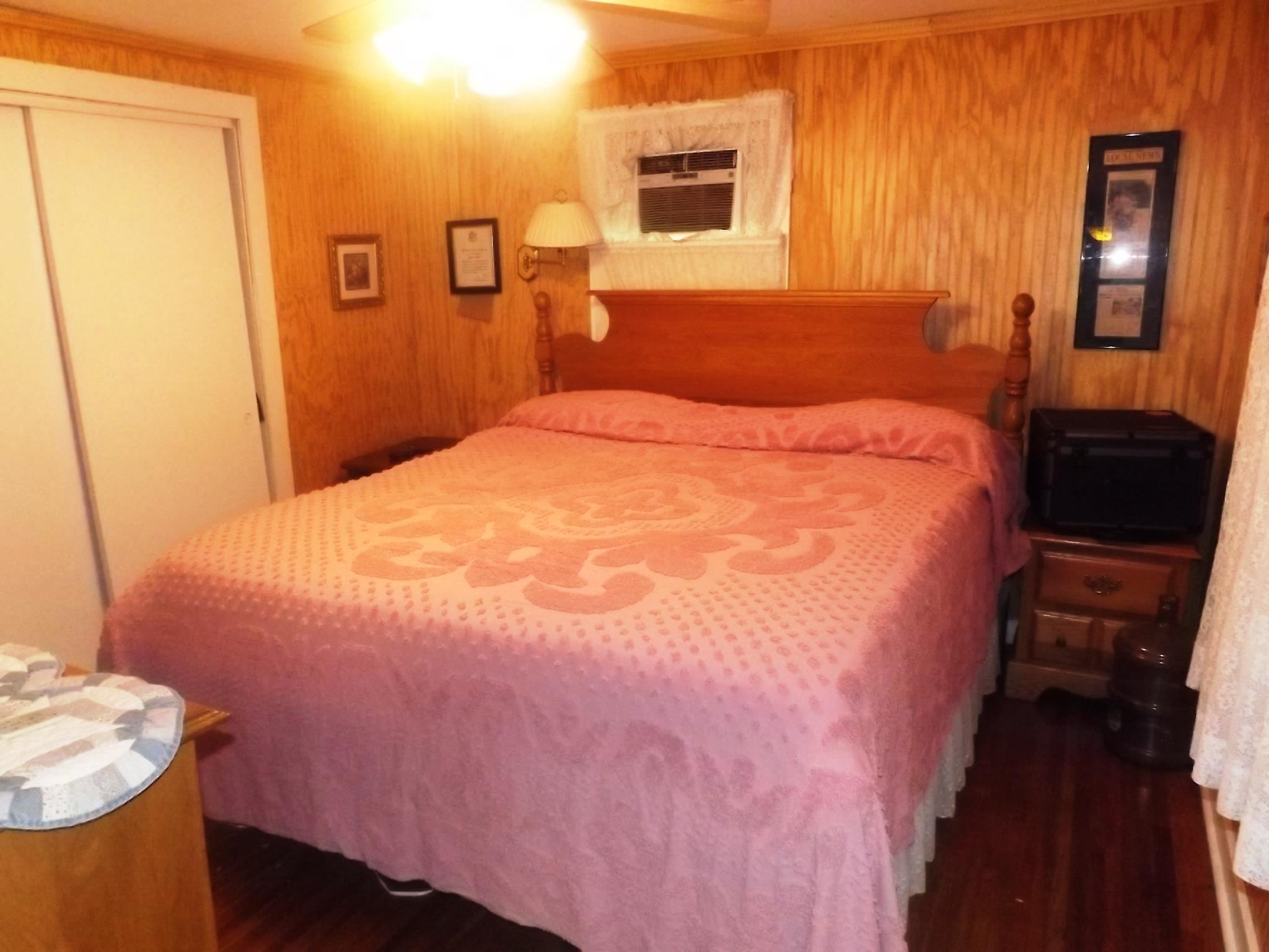 540 Parker Road Manchester, TN 37355 - Photo 21 of 30 a bedroom with a bed and a mirror