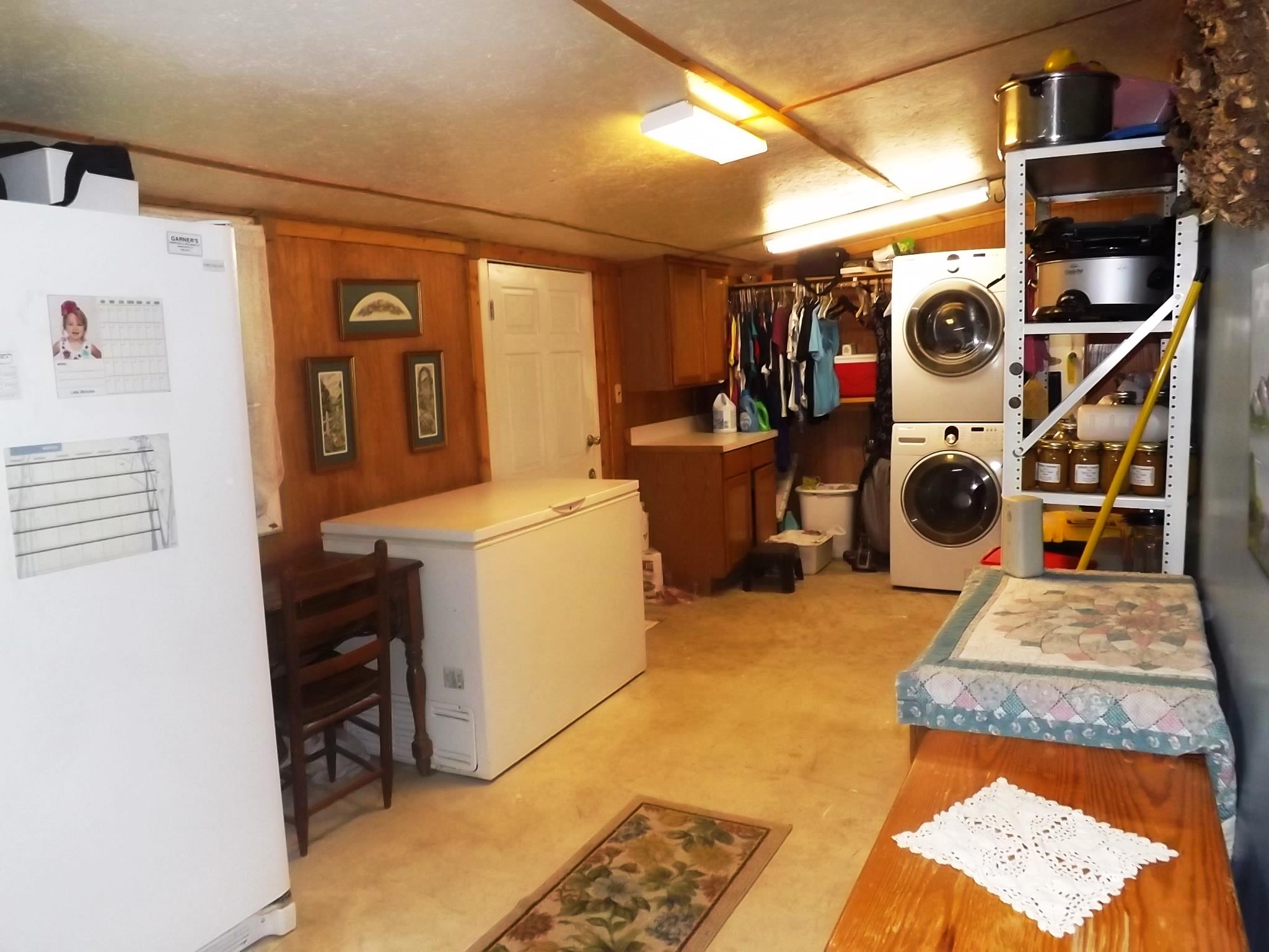540 Parker Road Manchester, TN 37355 - Photo 29 of 30 a utility room with dryer and washer