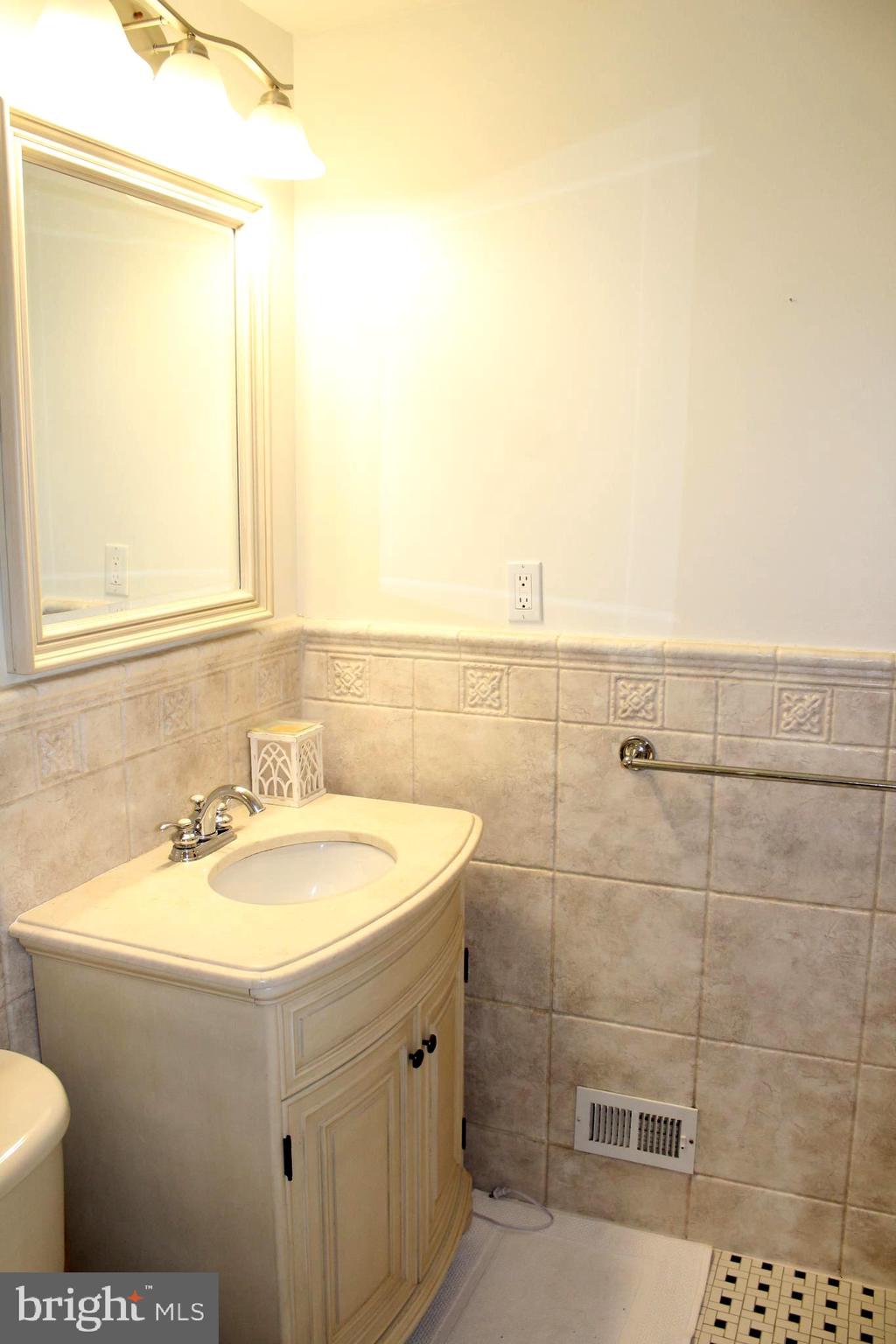 1209 Meadow View Road Pasadena, MD 21122 - Photo 59 of 95 Gallery Image 59