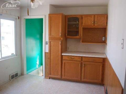 1318 Pierson Road Flint, MI 48505 - Photo 13 of 25 20421466-12.JPG