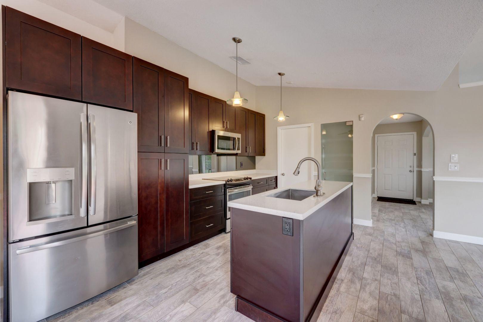817 Southwest Commonwealth Road Port St. Lucie, FL 34953 - Photo 2 of 39 Kitchen