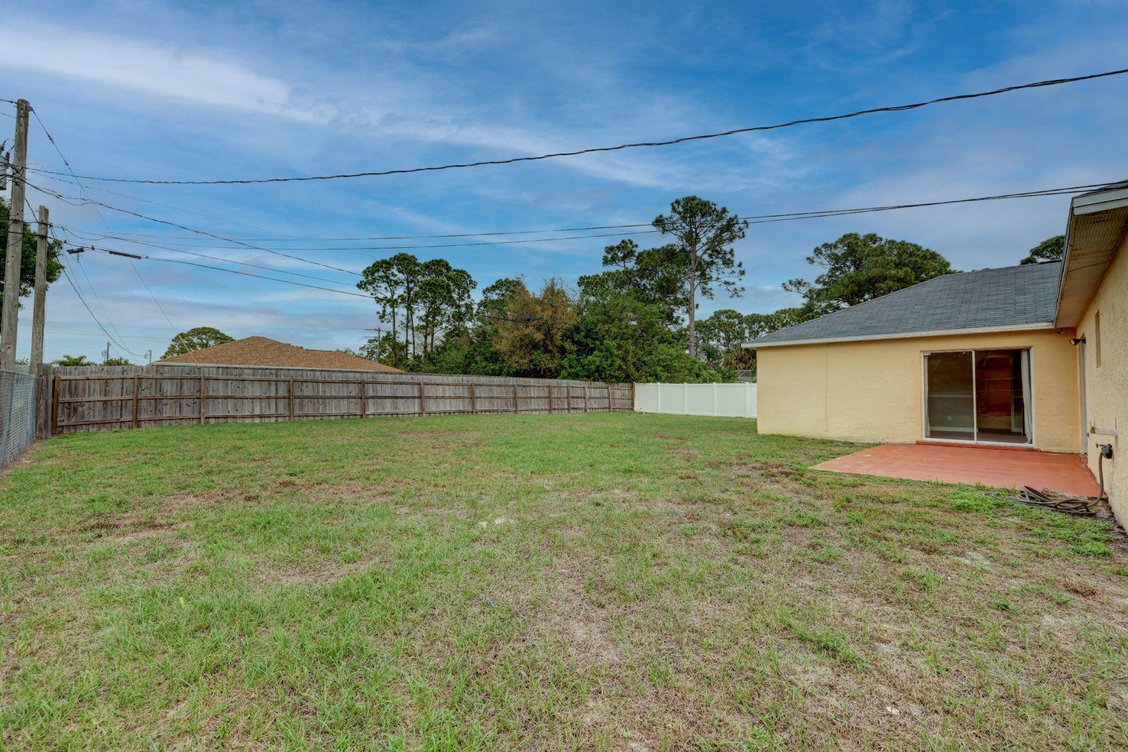817 Southwest Commonwealth Road Port St. Lucie, FL 34953 - Photo 30 of 39 Yard