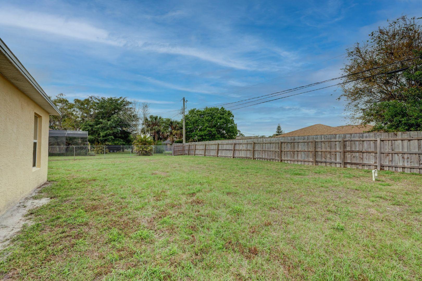 817 Southwest Commonwealth Road Port St. Lucie, FL 34953 - Photo 31 of 39 Yard