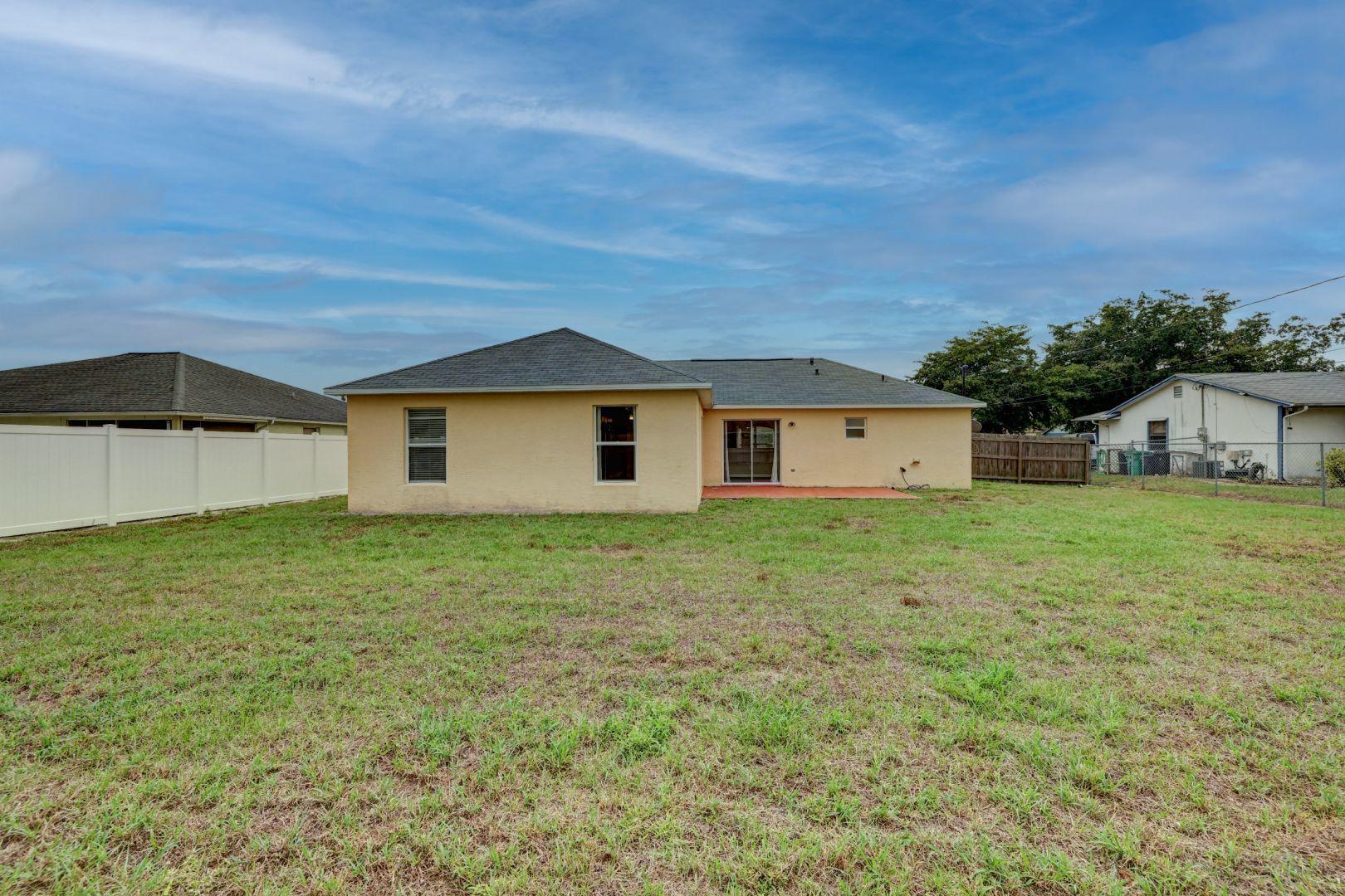 817 Southwest Commonwealth Road Port St. Lucie, FL 34953 - Photo 33 of 39 Yard