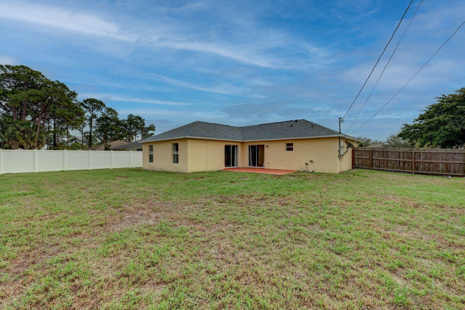 817 Southwest Commonwealth Road Port St. Lucie, FL 34953 - Photo 34 of 39 Yard