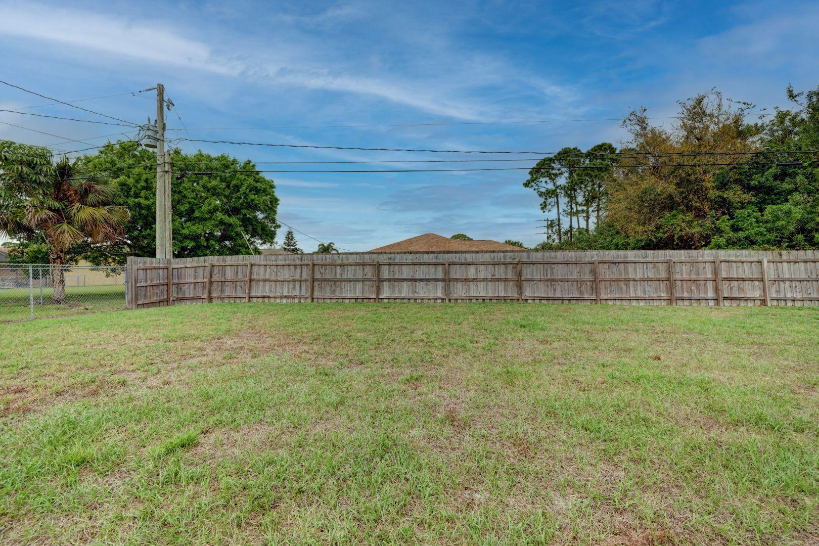 817 Southwest Commonwealth Road Port St. Lucie, FL 34953 - Photo 35 of 39 Yard