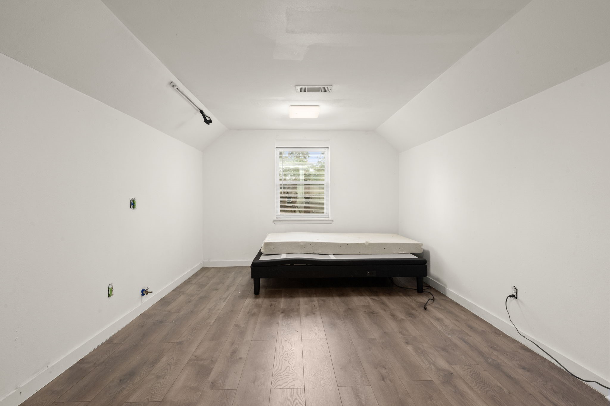 3414 Rustling Pines Street Spring, TX 77380 - Photo 18 of 26 an empty room with wooden floor and windows