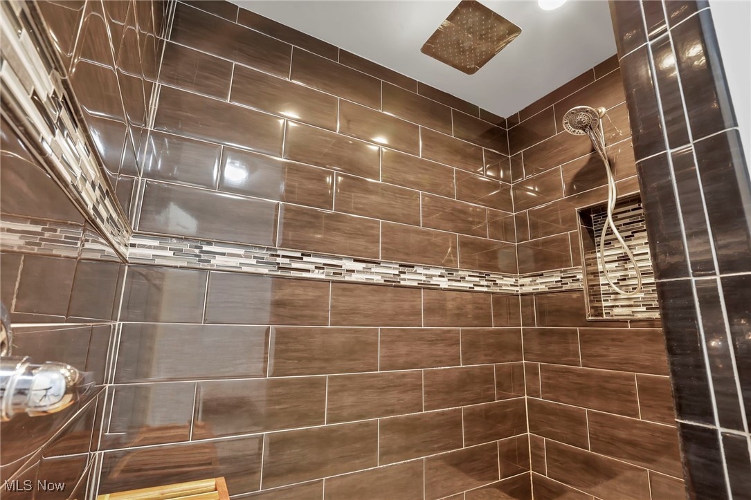 1890 Baltimore Road Northwest Lancaster, OH 43130 - Photo 34 of 50 Bathroom with tiled shower