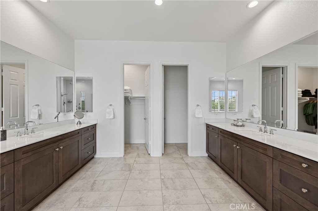 17549 Bretton Woods Place Riverside, CA 92504 - Photo 22 of 38 His and Hers vanities