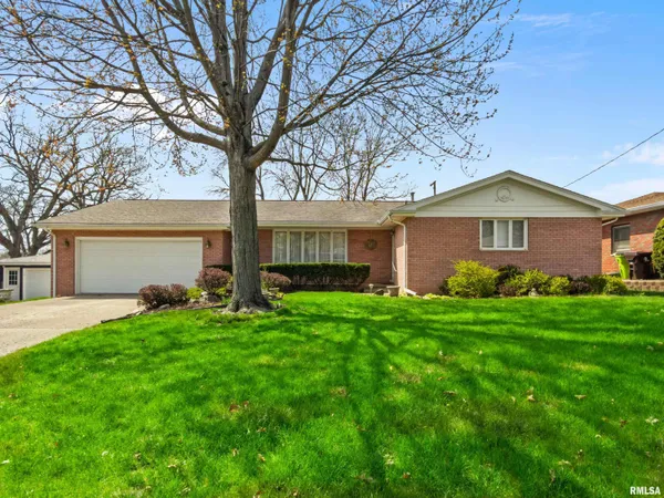 $169,900 | 3823 North Saymore Lane, Peoria, IL 61615