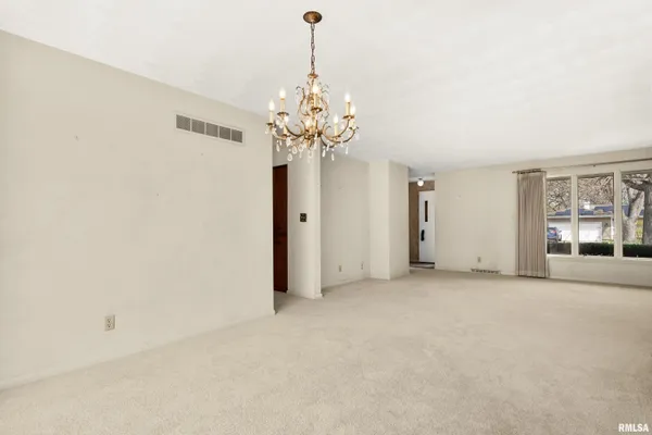 $169,900 | 3823 North Saymore Lane, Peoria, IL 61615