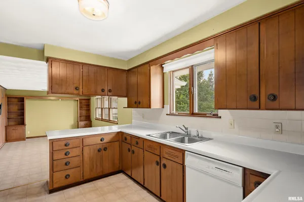 $169,900 | 3823 North Saymore Lane, Peoria, IL 61615