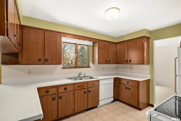 $169,900 | 3823 North Saymore Lane, Peoria, IL 61615